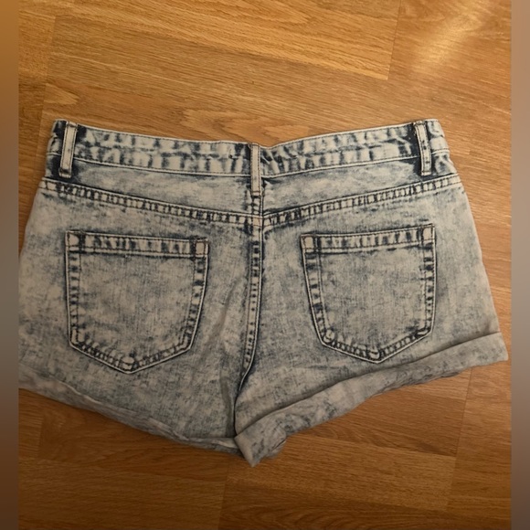 Forever 21 Cuffed Jean Shorts Size 29 Daisy Dukes/ Short Shorts Acid Wash - Picture 5 of 9